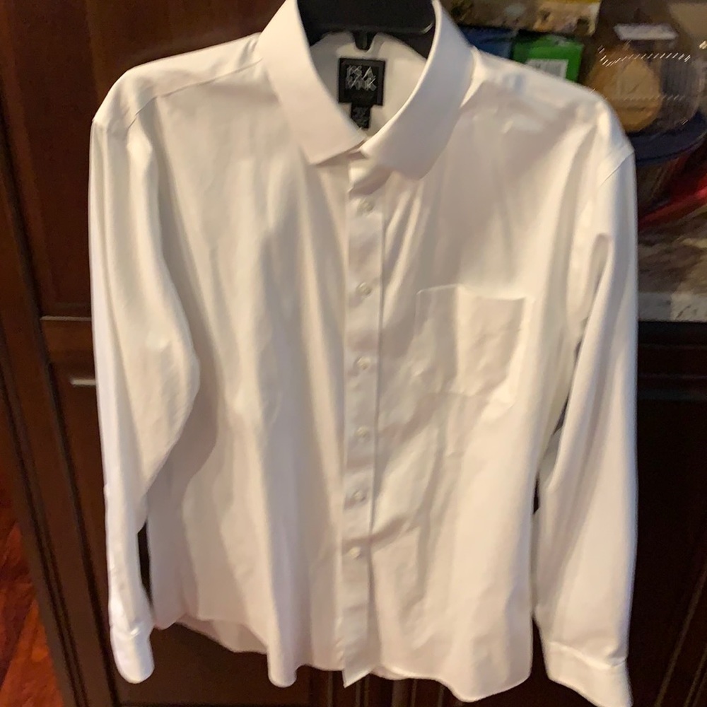 Crisp white Jos A Bank Slim Fit Traveler shirt 16 34 Oxford button down